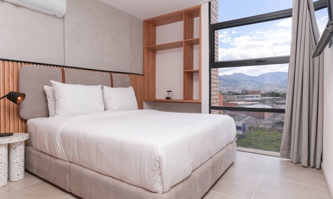 San Diego Apartment | Poblado 1BR Flat - Jacuzzi + Digital Nomad Space