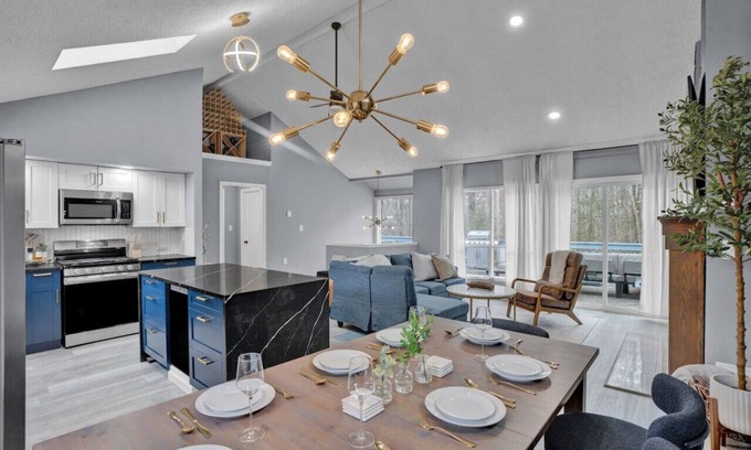 Gouldsboro House | Pocono Blue | Paddleboards, Spa, Indoor Jacuzzi, GameRoom, Lake, EV