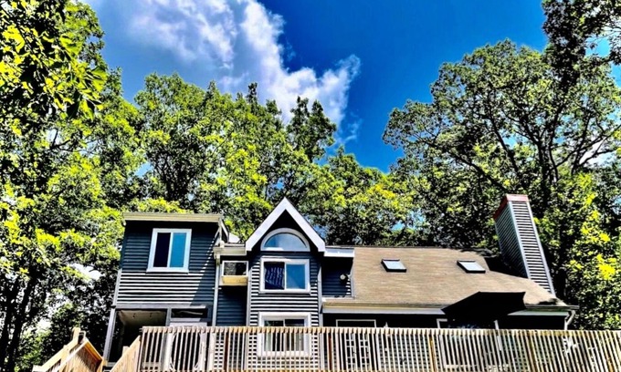 Bushkill House | Pocono Mtn Lofthouse! 4BR Fireplace Firepit Gas BBQ 4Season Comm Pools Amenities