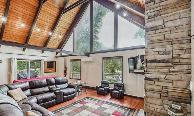 Tobyhanna House | Poconos Chalet Newly Renovated, Great Location 4 Bedroom Home by RedAwning