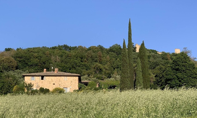 Pienza House | Podere Fontebernardi, authentic Tuscan farmhouse overlooking Pienza.