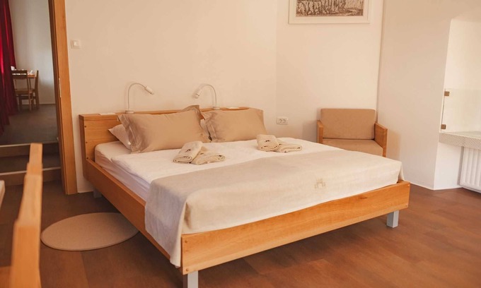 Cerklje ob Krki Apartment | PODSREDA CASTLE APP 1 EMIN