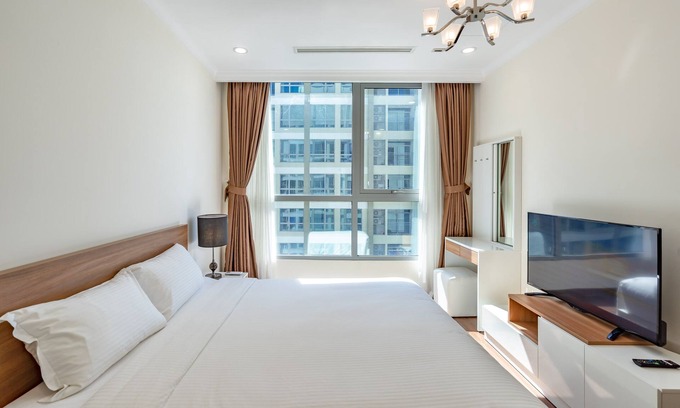 District 10 Apartment | POI 5 4412b 2br in Vinhome Central Park