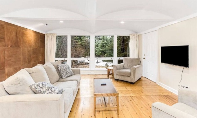 Lowell Point Cottage | Point Place, Cozy Cabin a Short Walk from the Beach