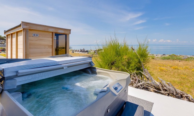 Point Roberts Cottage | Point Roberts Cottage w/Ocean Views + Hot Tub!