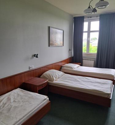 Tomaszow Mazowiecki Apartment | Pokoj trzyosobowy osobne łóżka Quick Check In