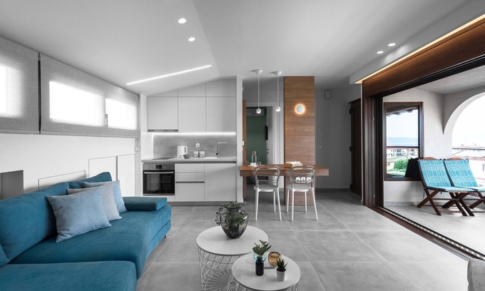 Ierissos Apartment | Pola's Loft - Spacious apartment with sea view 5 min from the beach!
