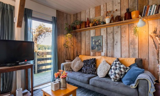 Zuid-Beijerland House | Polderzicht by Interhome
