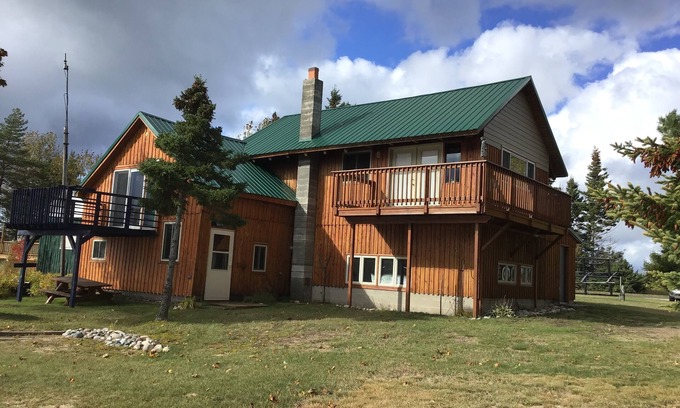 Grand Marais House | Polish Flats: A Cozy Cabin on Bay
