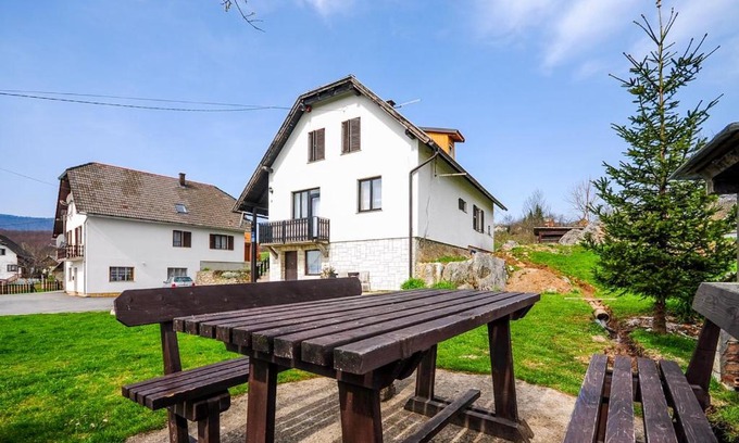 Poljanak Apartment | Poljanak Apartment Sleeps 3 WiFi