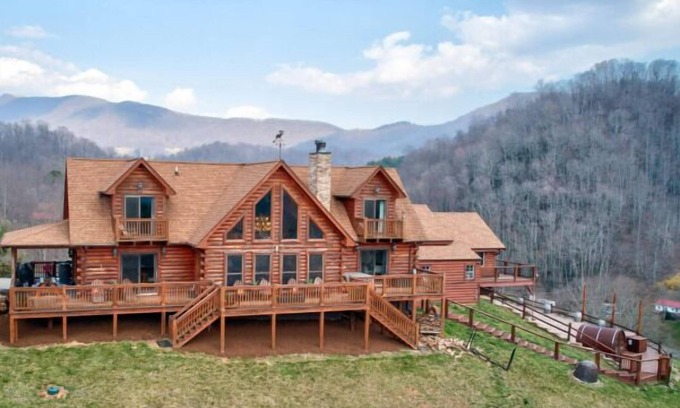 Vilas Cabin | Ponderosa 1887 - 300 degree views, 3 ensuites, hot tub, pool table