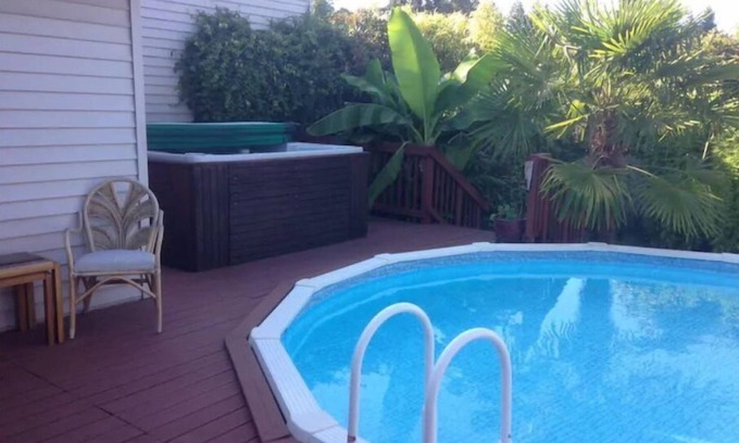 West Linn House | Pool and Hot Tub House West Linn, OR