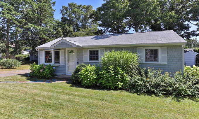 Popponesset House | Popponesset-3 Bedrooms, Sleeps 6, A/C and Private Beach