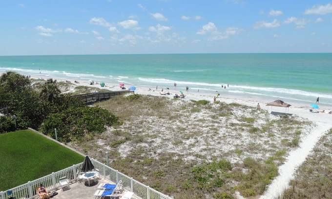 Independence Square Condo | Popular Beachfront Condo w/Pool & Beach Gear Provided, Oceanside Unit 406