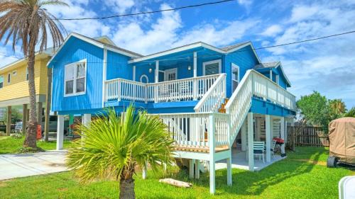 Port Aransas House | Port A Cottage by AvantStay Private Patio Deck Designed for Groups