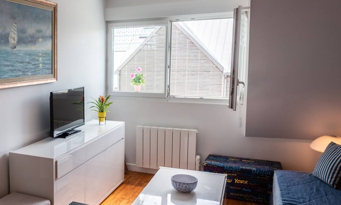 Port-Louis Apartment | Port-Louis Type 3, Garden, 30m from Coves, 4 People
