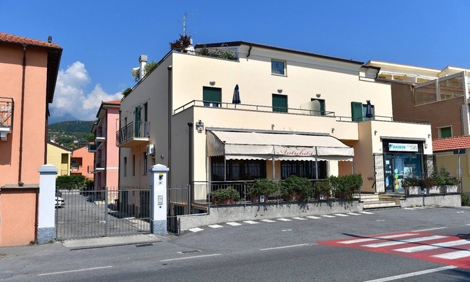 Loano Apartment | Port of Loano very close to the sea private parking