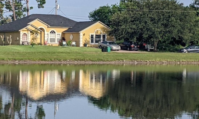 Port Saint Lucie Apartment | Port Saint Lucie A Little Piece Of Heaven- Peaceful Lake view Apartment- 1 min from I95 and Turnpike