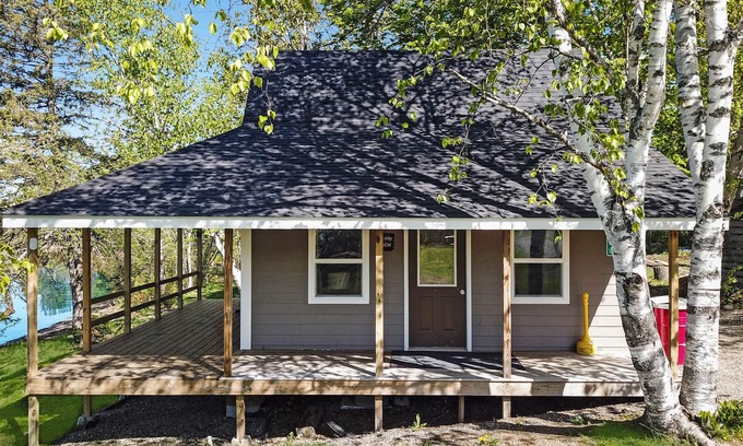 Portage Lake Cabin | Portage Lakeside Cabins, The Bear's Den