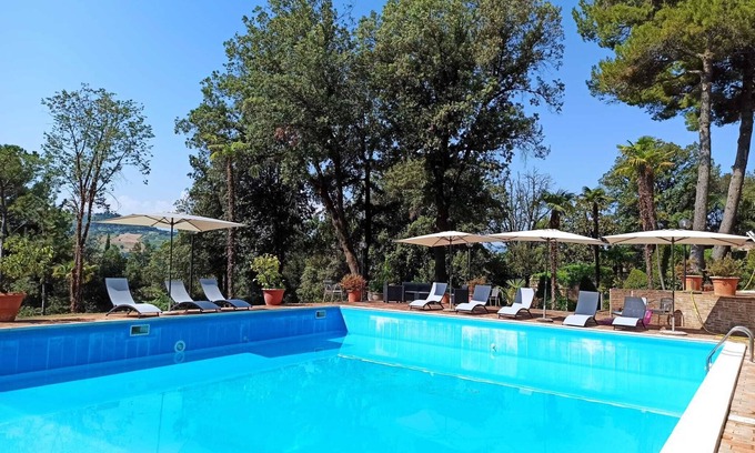Treia House | Portion of farmhouse in the countryside of Treia with use of swimming pool