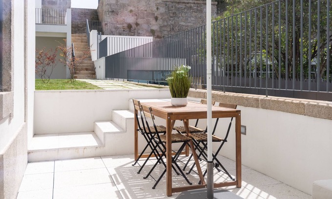 Bonfim Apartment | Porto Grandeur Collection - D. João IV Pool & Garden Apartment