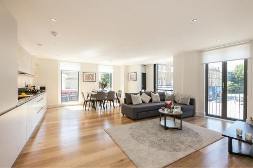 Golborne Apartment | Portobello Apt with Floor-to-Ceiling Views