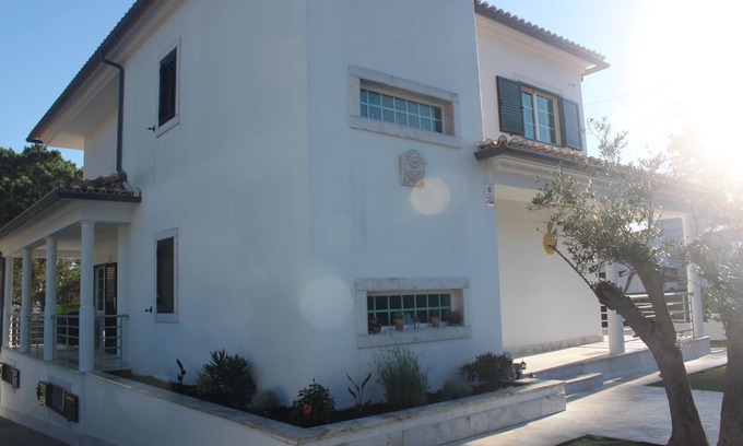 Carrasqueira Villa | Portugal, Sesimbra sud Lisbonnne, superb villa 10 people jacuzzi, swimming pool ect