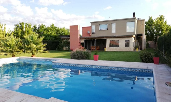 Lujan de Cuyo House | Posada Las Praderas con Piscina - Habitación con Baño en suite - Zona entre bodegas y viñedos