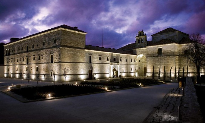 Santo Domingo de Silos Hotel | Posada Real Convento San Francisco