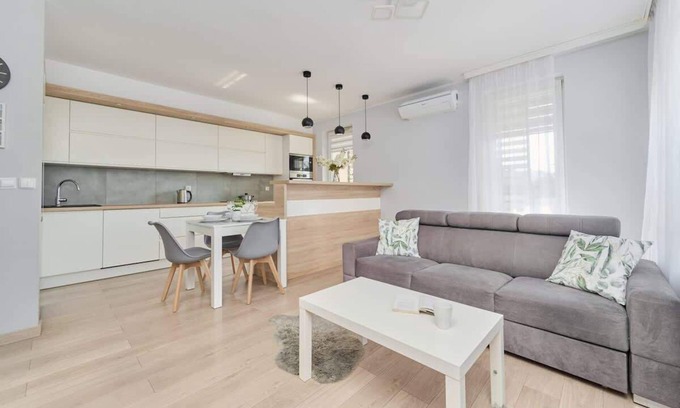 Fabryczna Apartment | Postępowa 85 | Striking Apartment | Parking