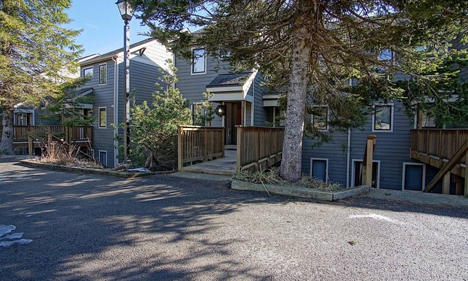 Snowshoe Apartment | POWDERIDGE 36--2 BEDROOMS, 2'5 BATHS, Ski In Ski Out