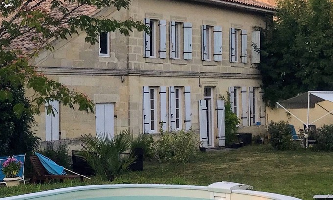 Lagorce House | Près ST EMILION Gîte 4 à 7 personnes 2 à 4 ch CLIM WIFI PISCINE JARDIN TERRASSE