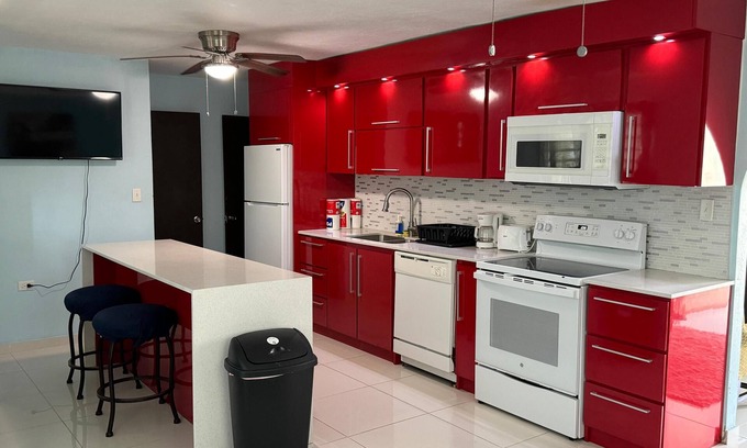 Catano Apartment | 3Br & 2 BA Family Retreat – Walk to Beach, Dining Unit4