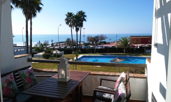 Poblado de Sancti Petri Apartment | Precioso apartamento en primera línea de playa de la Barrosa