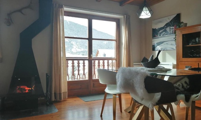 Taull Apartment | Precioso triplex con jardín y Wifi Puig Falcó 1