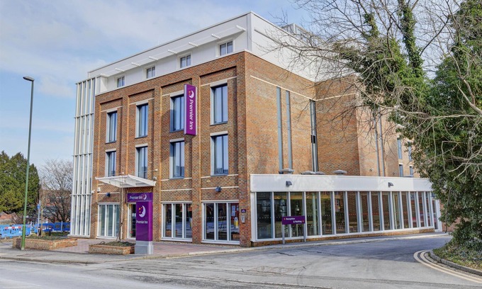 Haywards Heath Hotel | Premier Inn Haywards Heath