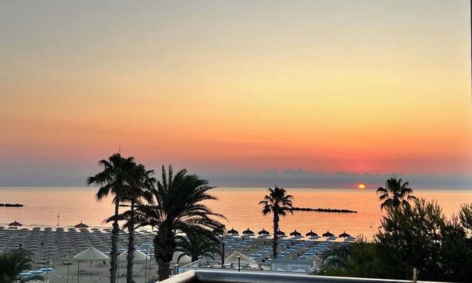 Roseto degli Abruzzi Condo | Premium Sea Front 2-bedroom condo in Roseto Degli Abruzzi, with WiFi, AC