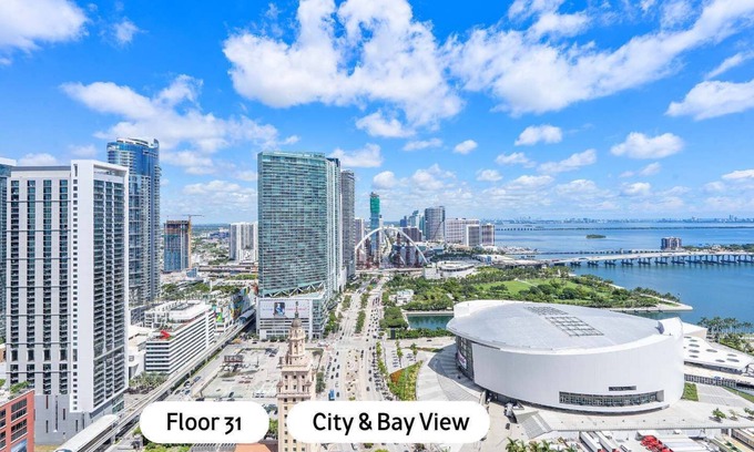 Downtown Miami Apartment | Premium Top Floor Studio in the Heart of Miami