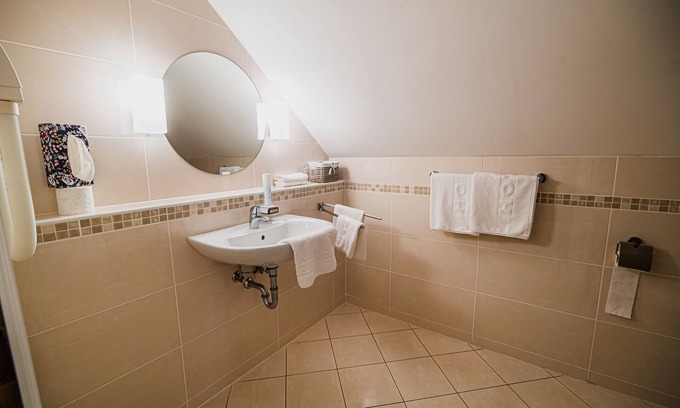 Brezice Bed & Breakfast | Prepustite se udobju VILE ISTENIČ