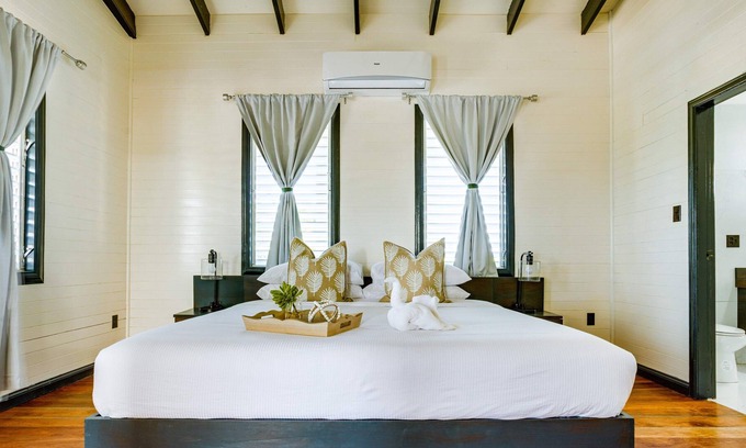 Little Frenchman Caye Villa | Presidential Private Island Villa - All-inclusive for 4 guests!