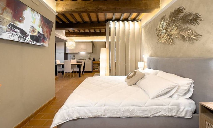 Volterra House | Prestigious Home: Pool, Gazebo, and Stellar Views
