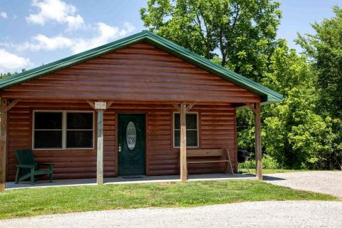 Equality House | Pretty Cabin with Hot-tub in Herod, Illinois