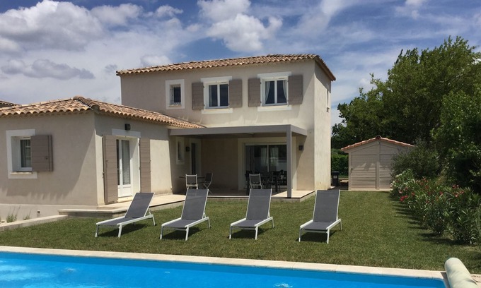 Mouries Villa | Pretty vacation rental with pool in Mouriès. Sleeps 8.