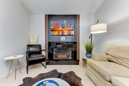 Franklin Park House | Prime Austin - Jacuzzi Firepit and BBQ