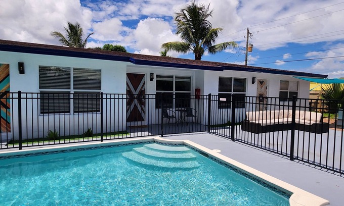 Central Business District Villa | Prime Location, Beachy House with Private Patios & Pool. Close to the beaches!