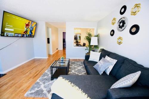 Rideau Heights Apartment | Prime Location Duo Nest & Rest