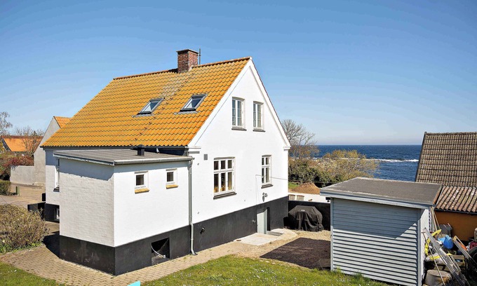 Svaneke House | Prime location, renovated and charming house in Aarsdale