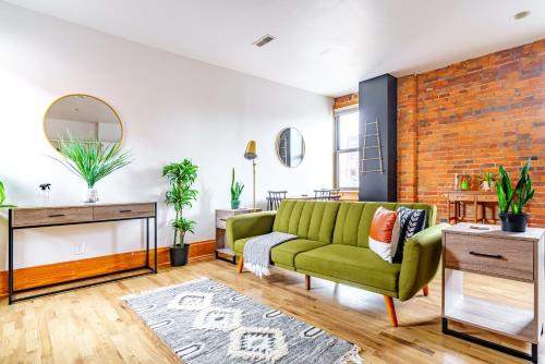 Italian Village Apartment | Prime Location Top Rated Clean Parking Free!
