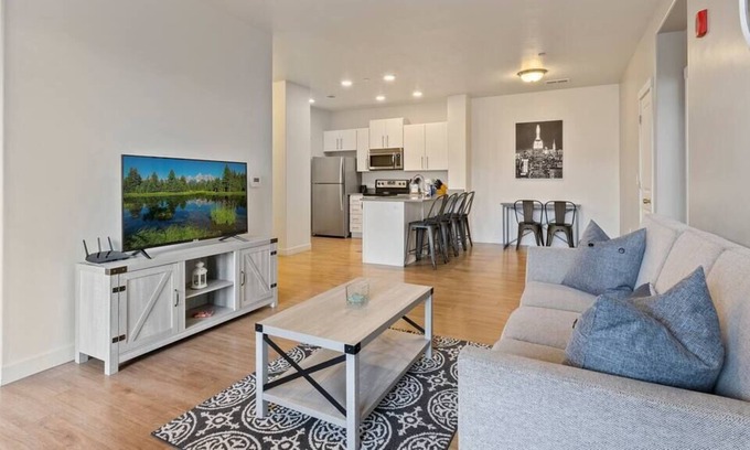 Suncrest Apartment | Prime Orem location with pool & hot tub. Sleeps 6!