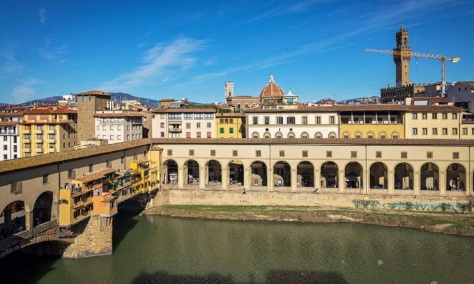 San Giovanni Apartment | Prime Riverside Living in Florence – 5 Bedrooms, Scenic Views & Comfort